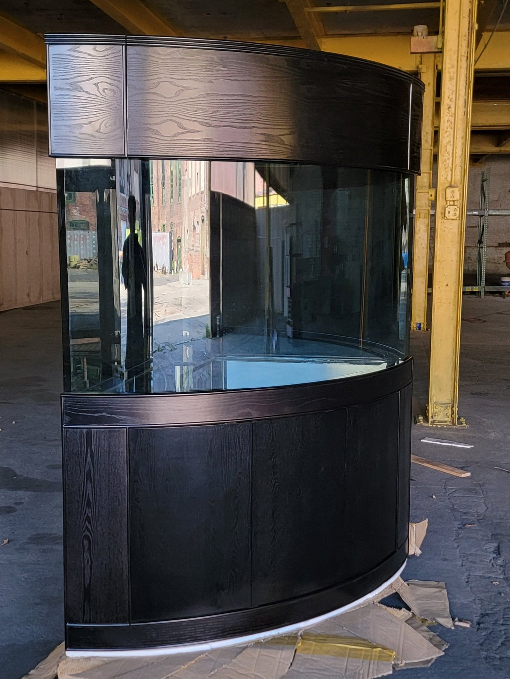 250g Corner ¼ Cylinder Glass Aquarium Ensemble in Abyss Black by AQUA VIM