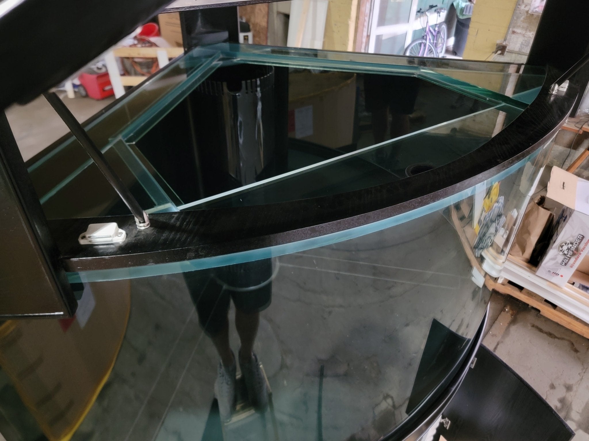 250g Corner ¼ Cylinder Glass Aquarium Ensemble in Abyss Black by AQUA VIM