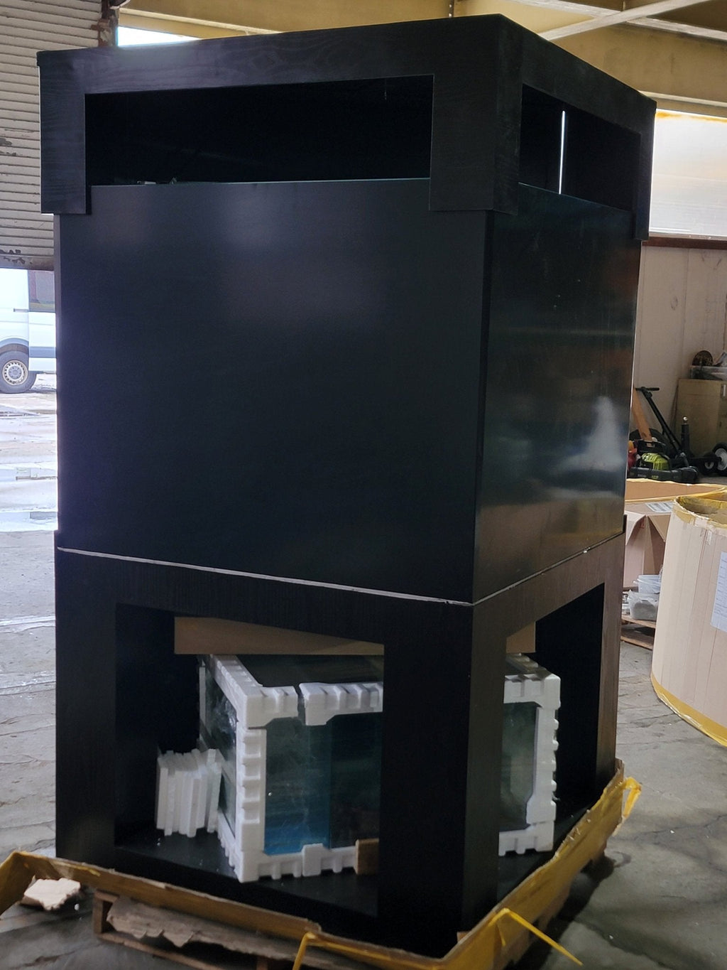 250g Corner ¼ Cylinder Glass Aquarium Ensemble in Abyss Black by AQUA VIM