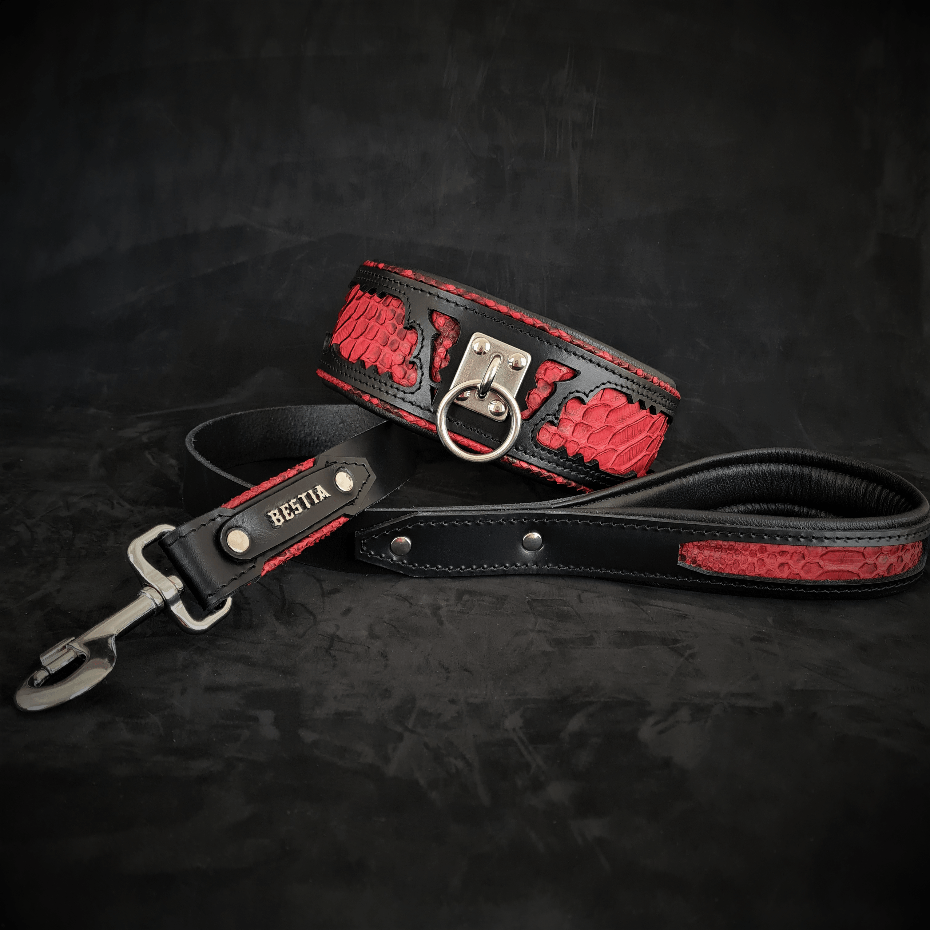 The ''Red Dragon'' leash by Bestia Dog Gear