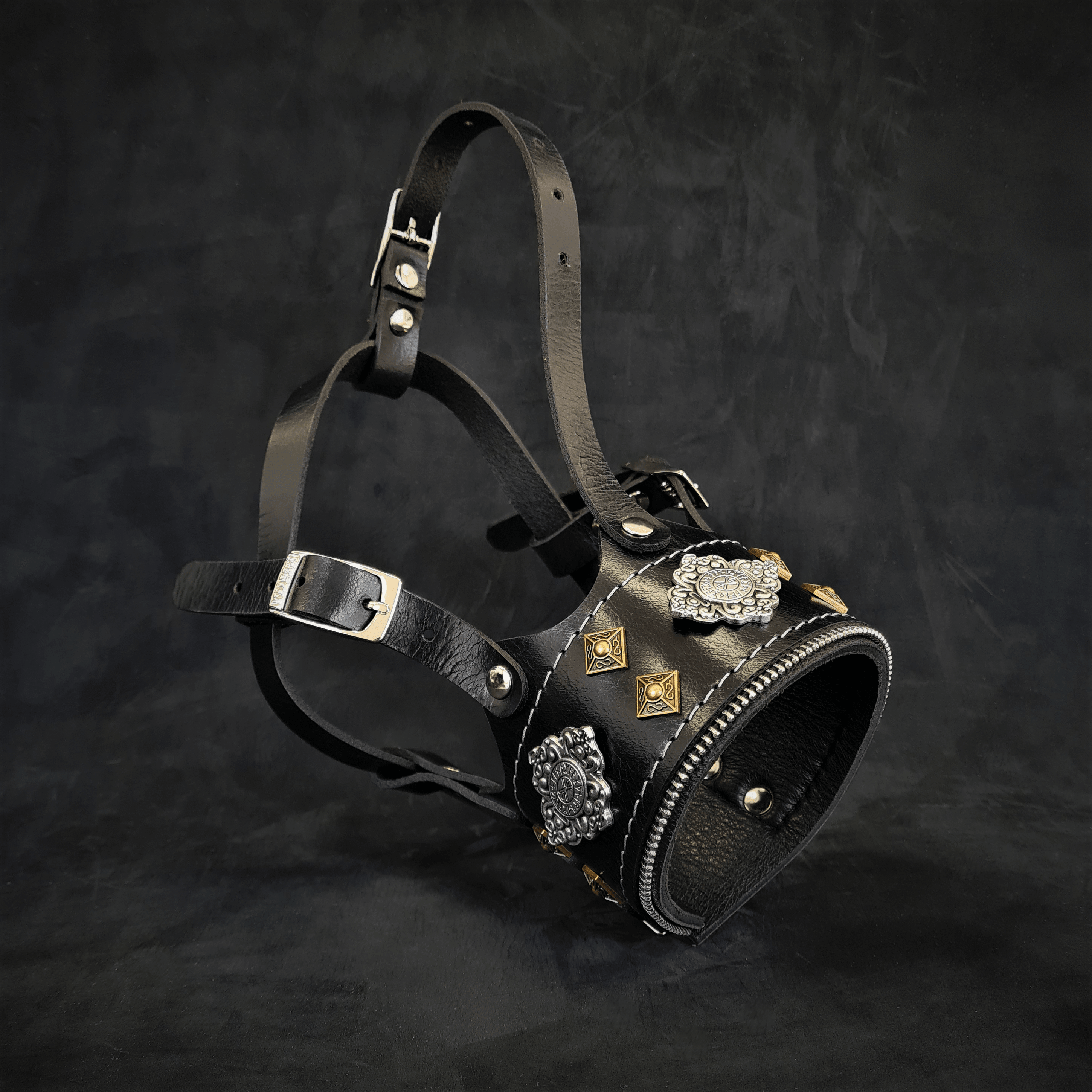 The "Aztec" leather muzzle BLACK by Bestia Dog Gear