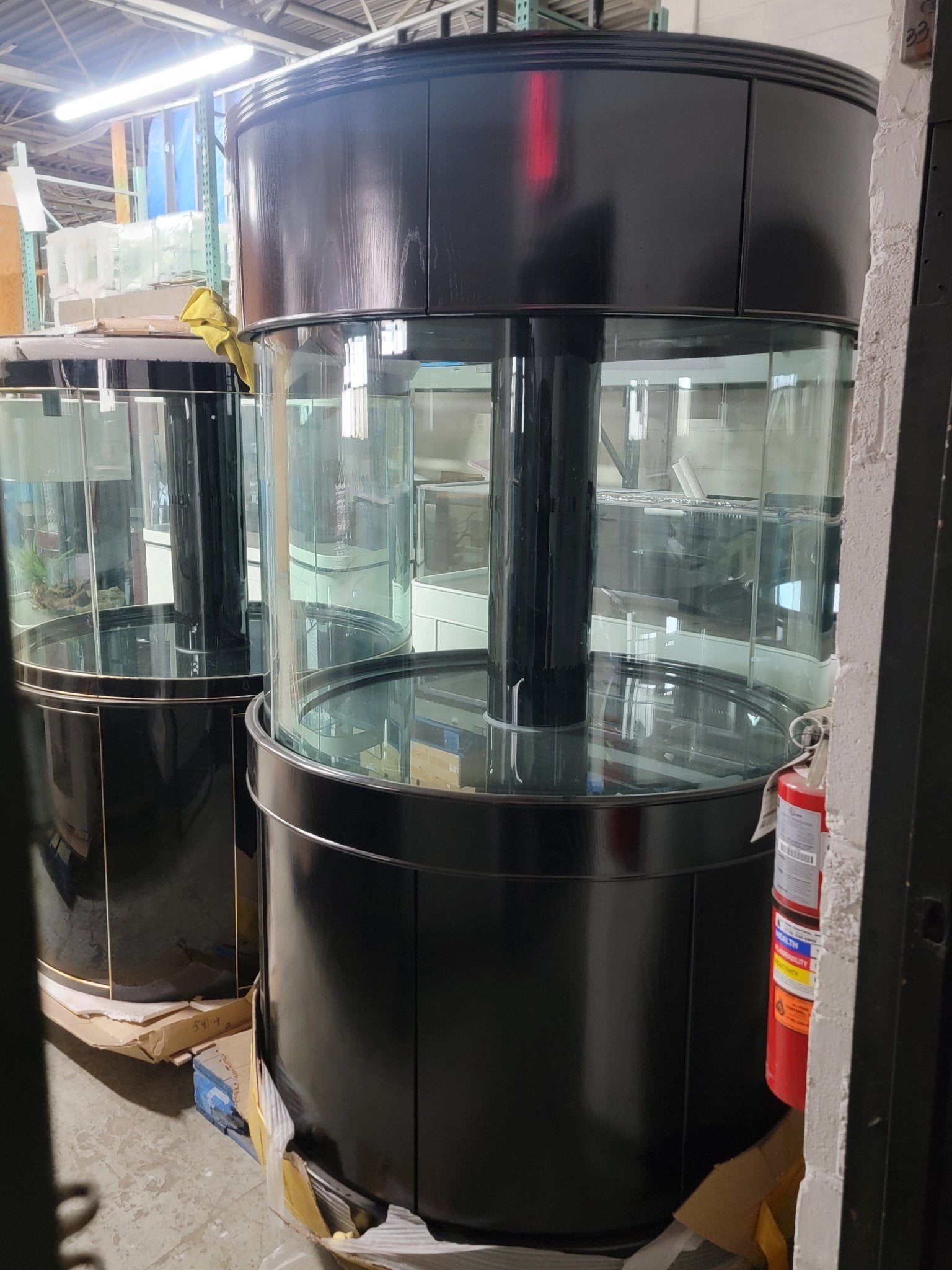 280g GLASS Cylinder Reef-Ready 48"x48"x36"H in Abyss Black Display Model by AQUA VIM