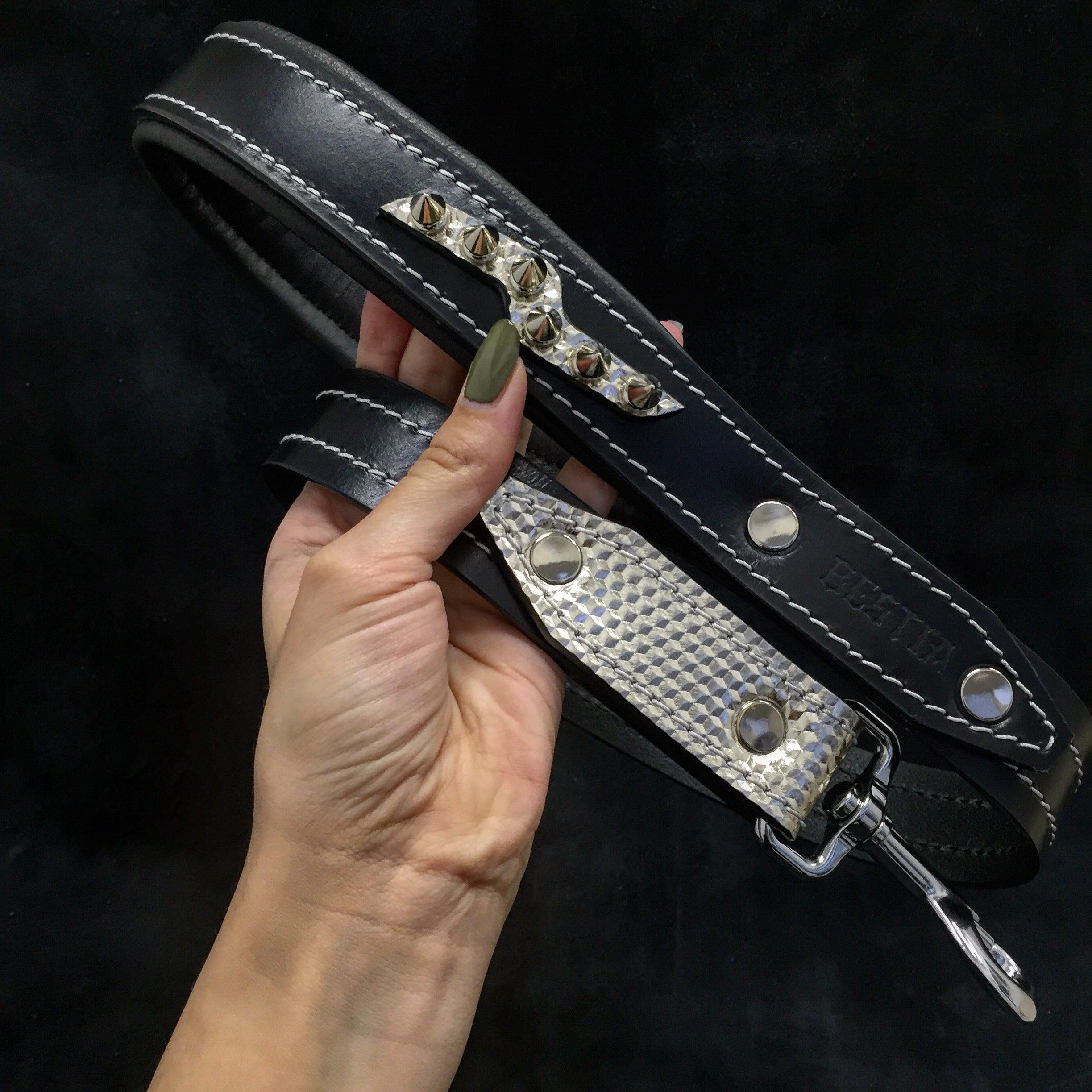 The ''Platinum'' leash by Bestia Dog Gear