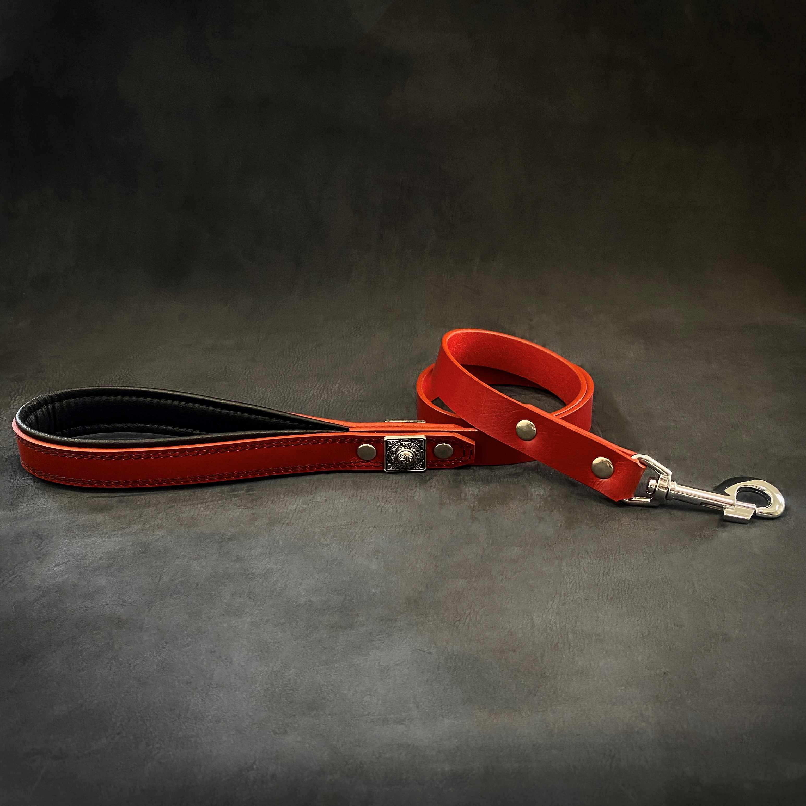The "Eros" Red Leash 1 inch wide by Bestia Dog Gear