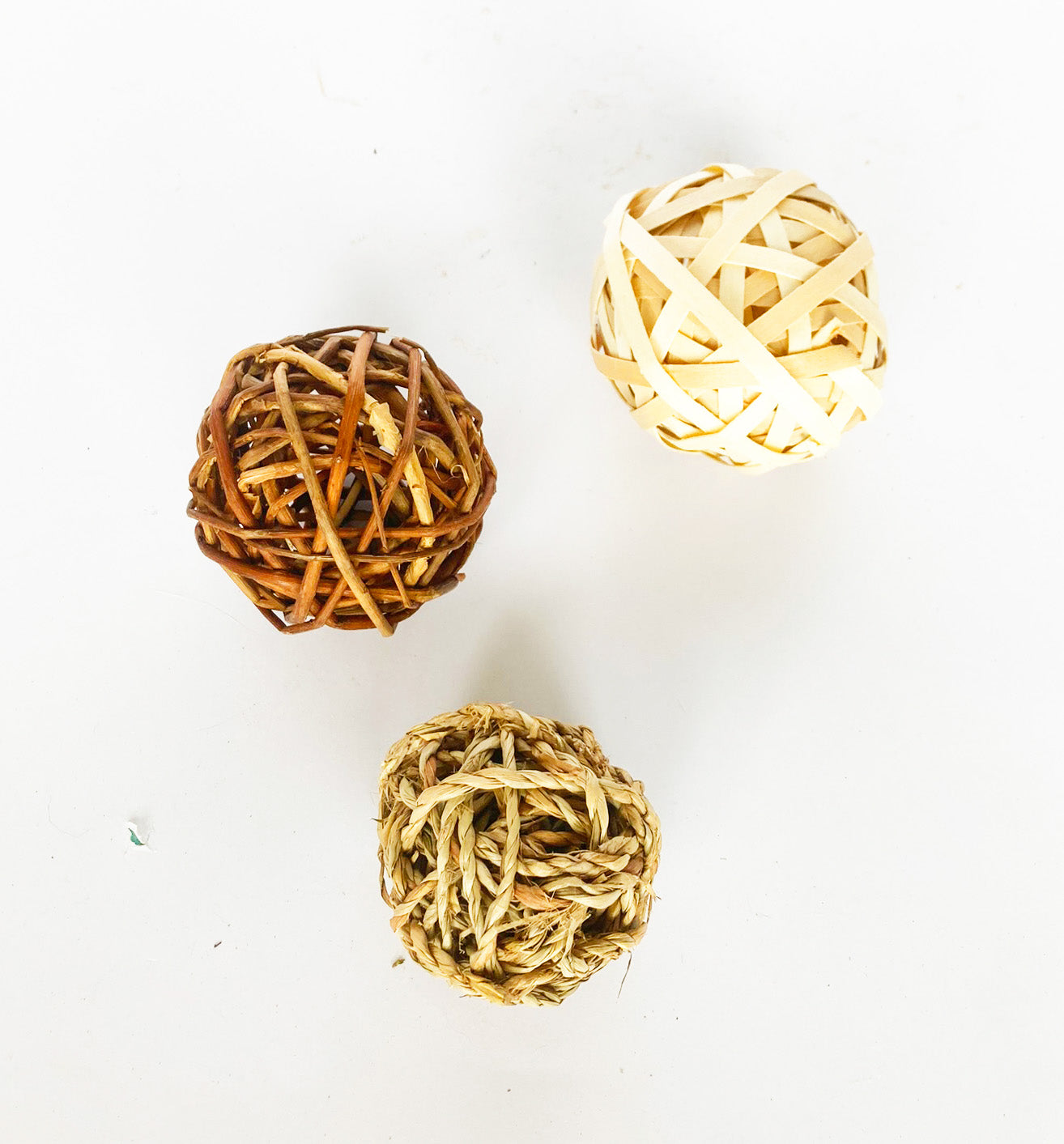 BunLuv Sea Grass Ball Chew Toy For Rabbits by Dahlia Pets