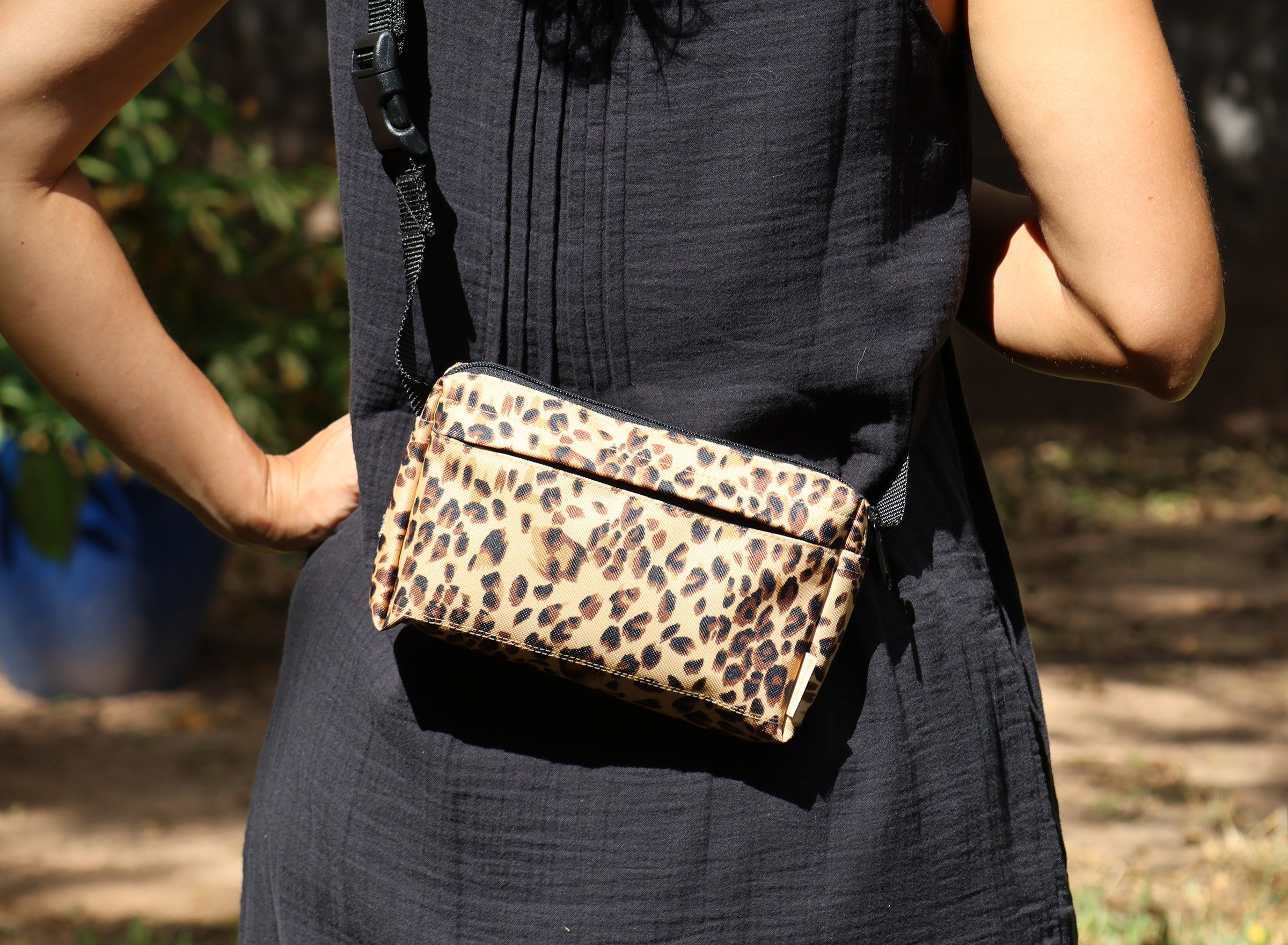 dog walking fanny pack by Major Darling