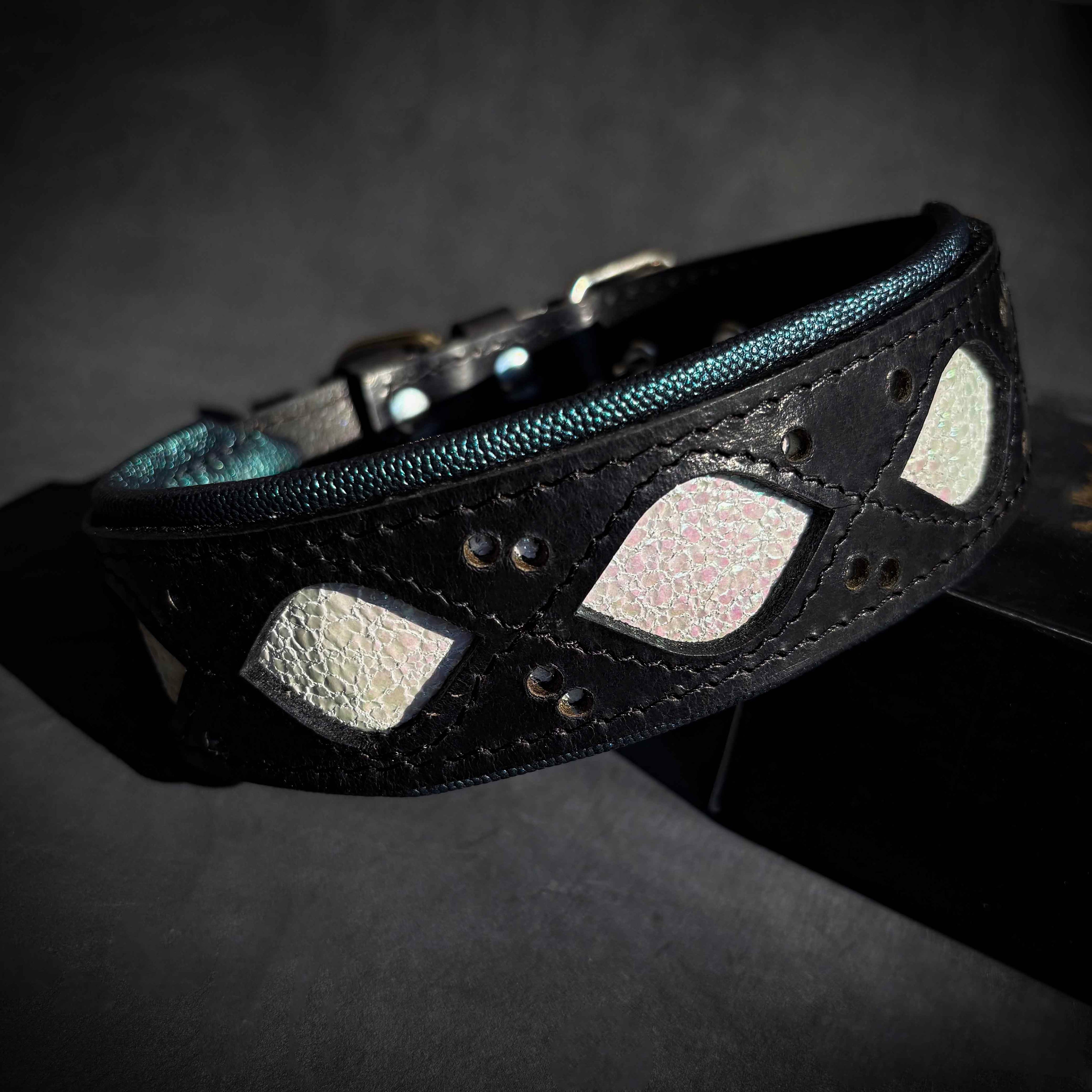 The Avatar Collar by Bestia Dog Gear
