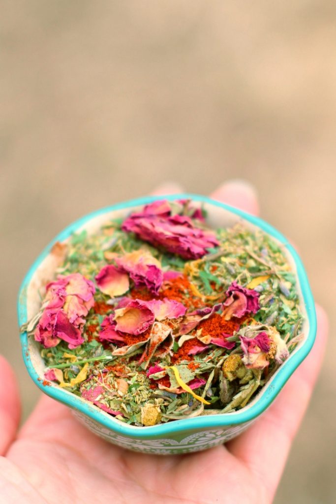 WormBGone Nesting Herbs For Pet Chickens With Roses, Chilis, Calendula, Dandelion For Healthier Coops by Dahlia Pets