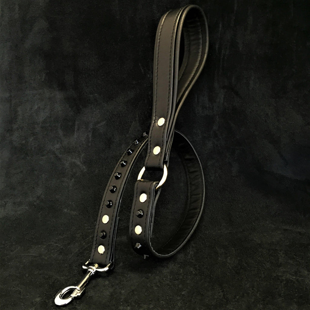 Black studded leash by Bestia Dog Gear