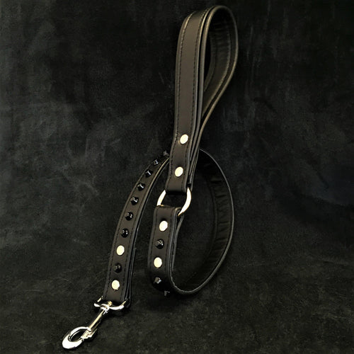 Black studded leash by Bestia Dog Gear