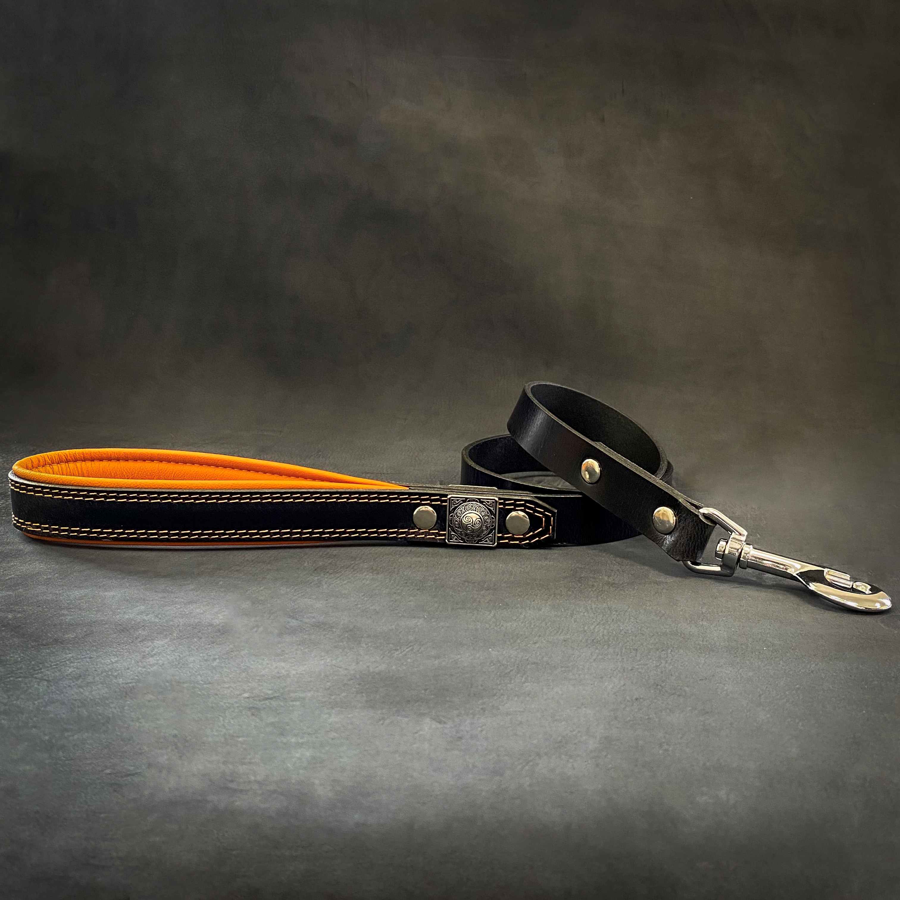 The "Eros" Leash 1 inch wide Black by Bestia Dog Gear