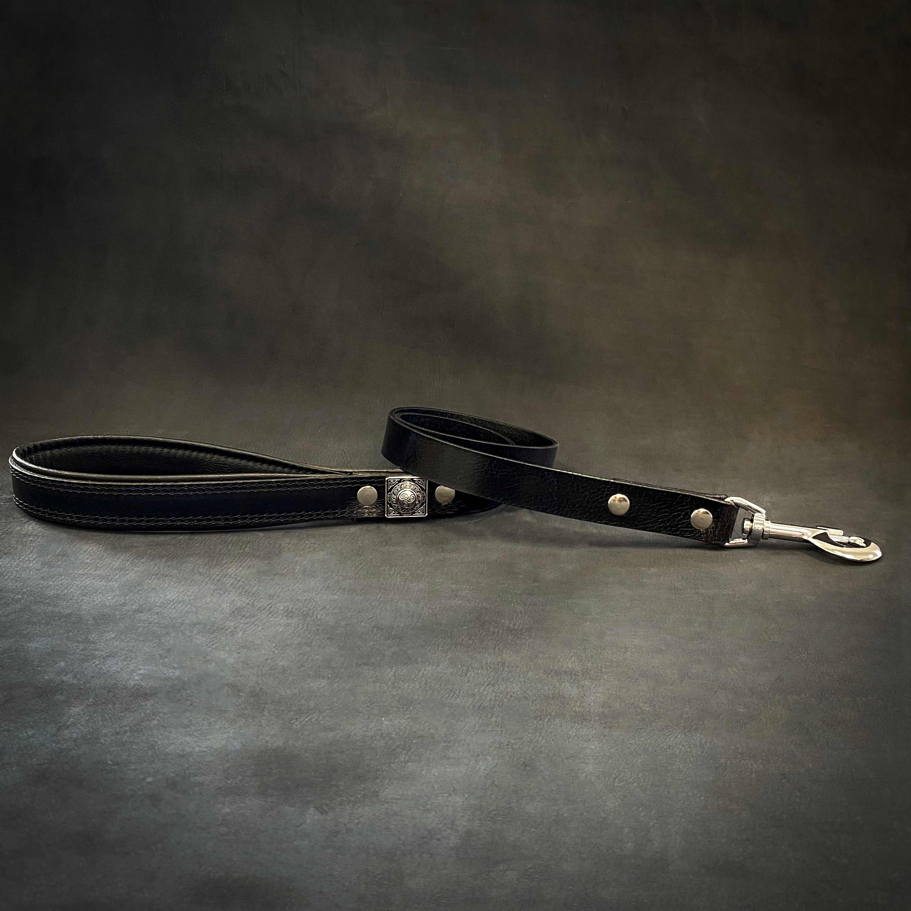 The "Eros" Leash 1 inch wide Black by Bestia Dog Gear