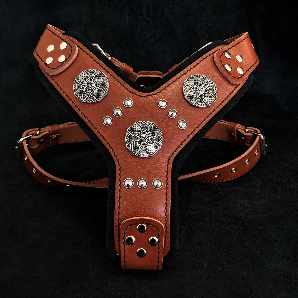 The "Maximus" silver harness by Bestia Dog Gear